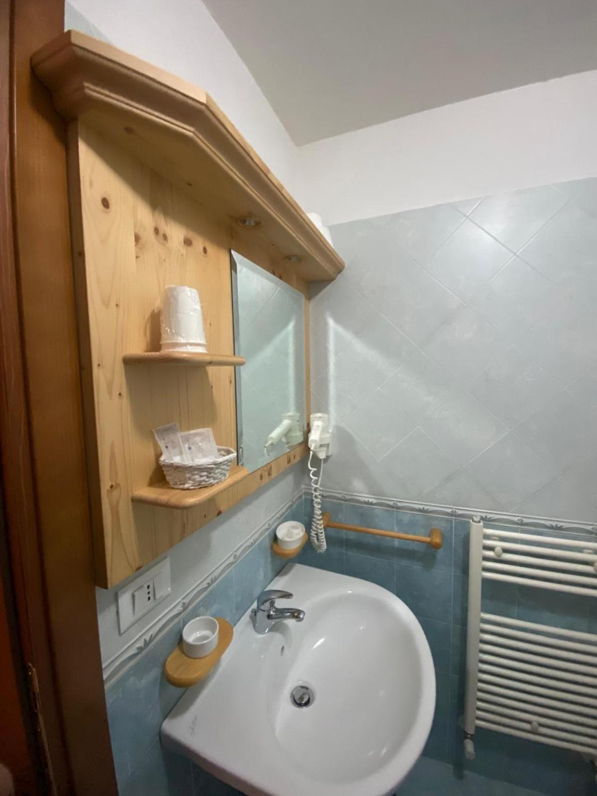 Hotel Aplis Ovaro Esterno foto